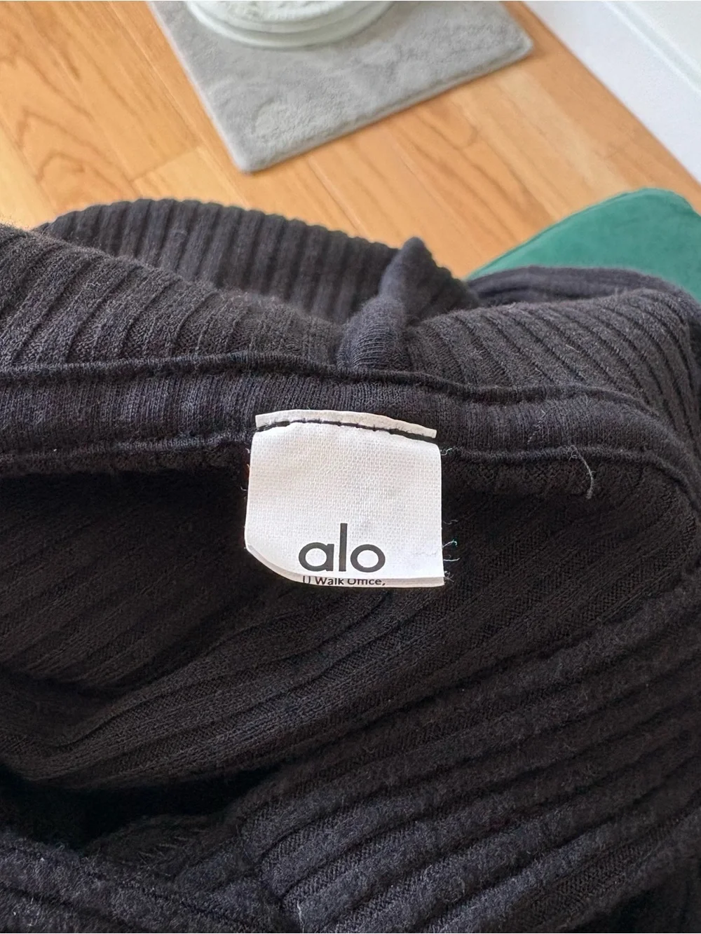 Alo Yoga Muse Hoodie Black Plush Ribbed Athleisure Lounge Cropped Sweatshirt S